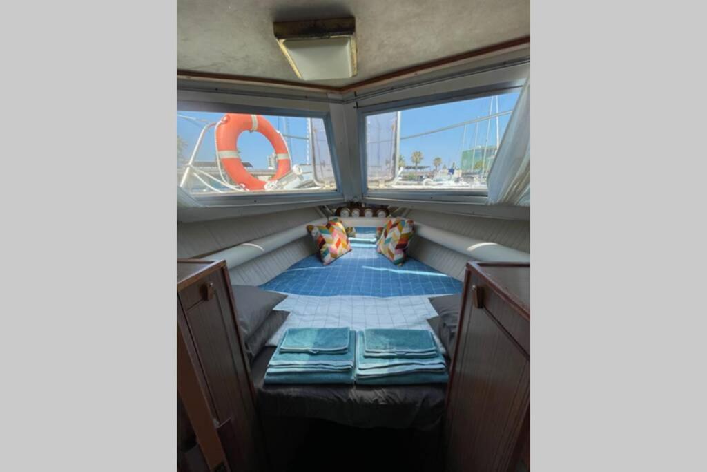 Hotel Beautiful 70S Vintage Yacht Boat In Barcelona Sant Adrià de Besòs Esterno foto