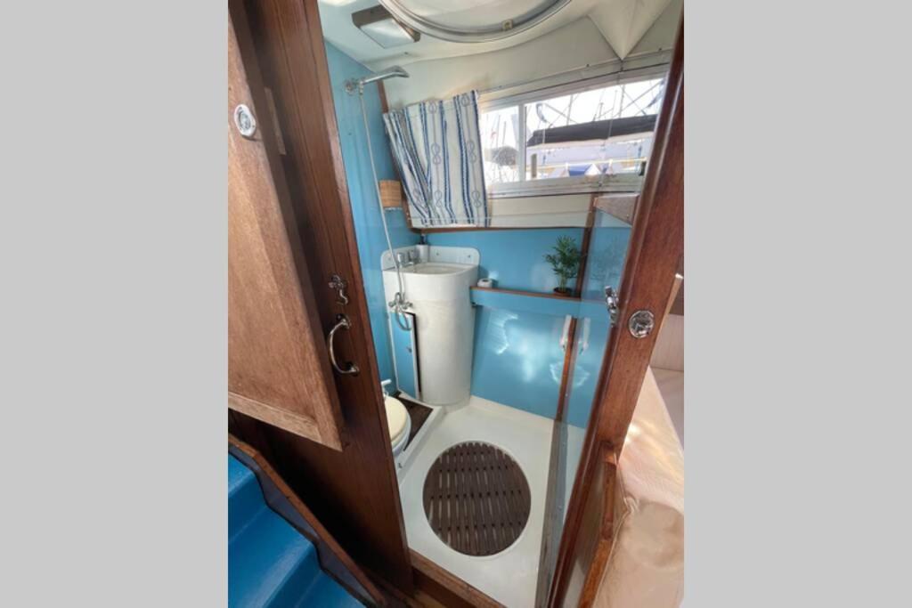 Hotel Beautiful 70S Vintage Yacht Boat In Barcelona Sant Adrià de Besòs Esterno foto